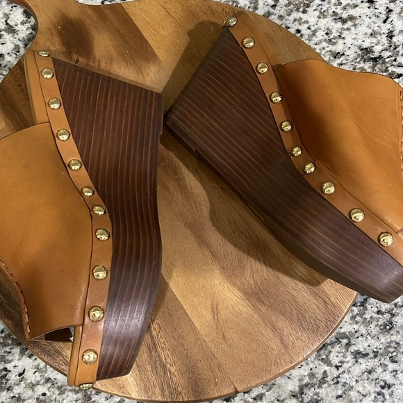 New Coach Brown Leather Wedge Heel Sandals Size 7.5 - Picture 4 of 5